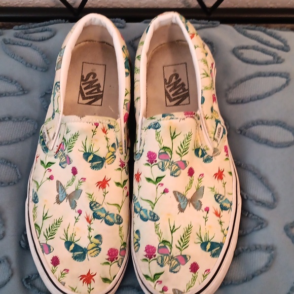 Vans $20 or make a offer. White and Blue Sneakers Classic Canvas Style - Picture 11 of 11